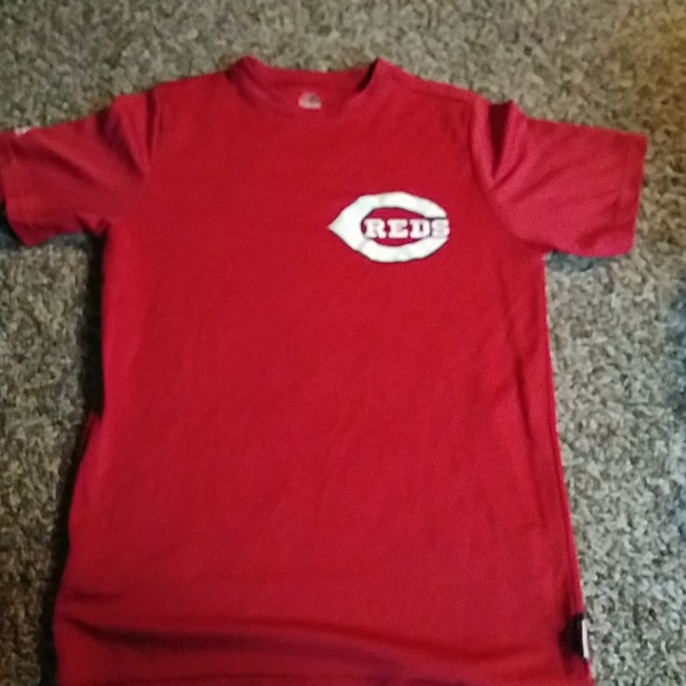 Mens Cincinnati reds short sleeve shirt tee.